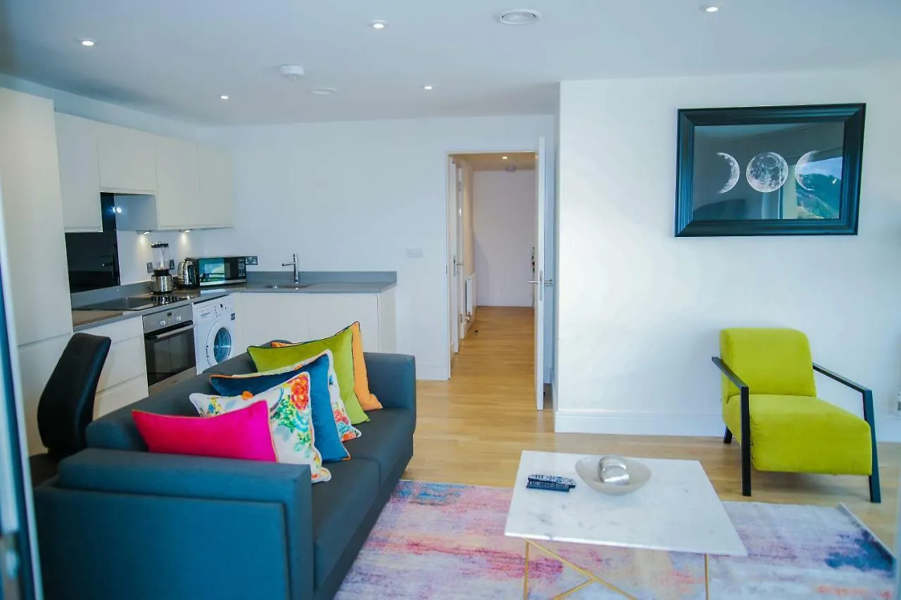 Executive 2 Bed Apartment London